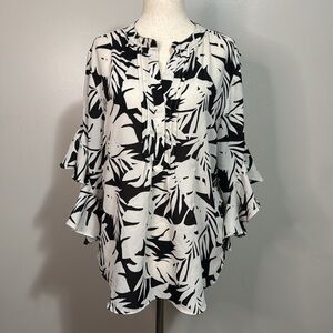 💜 Vince Camuto Black and White Leaf Print Blouse